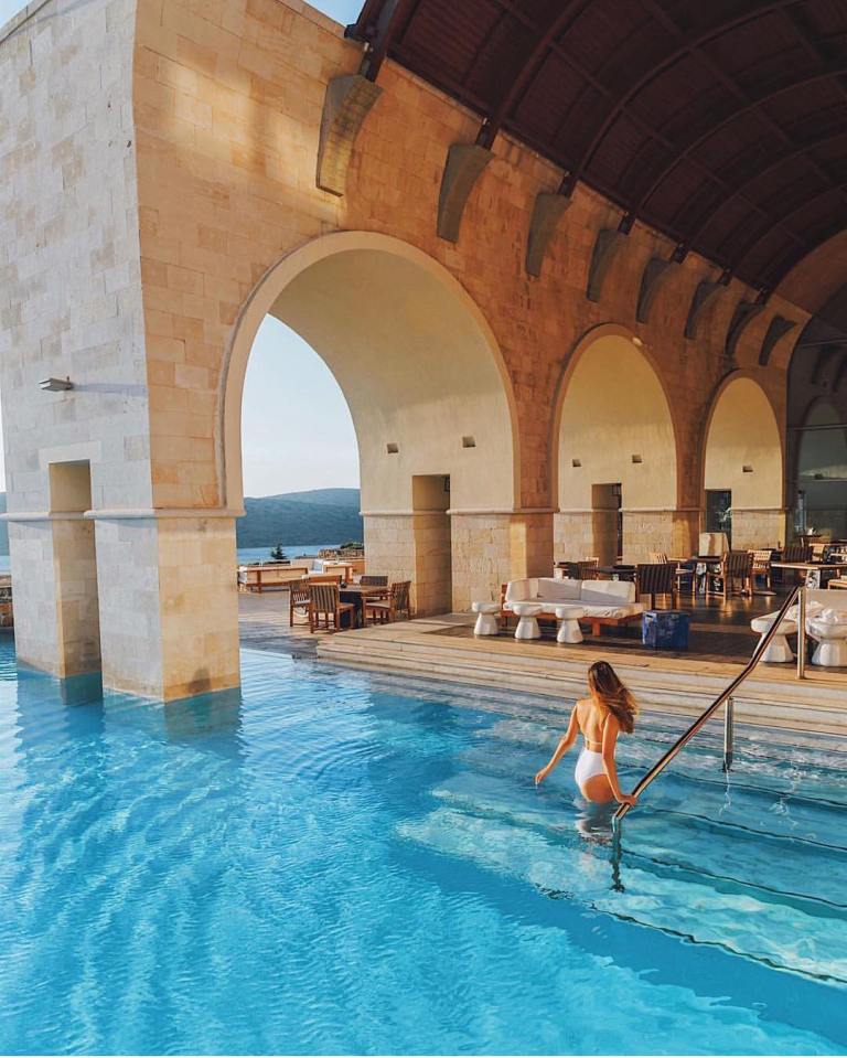 Blue Palace Luxury Collection Resort 📸 @taramilktea