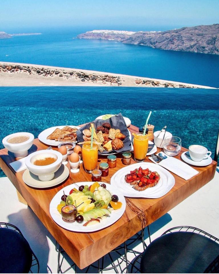 Santorini - Greece@pilotmadeleine