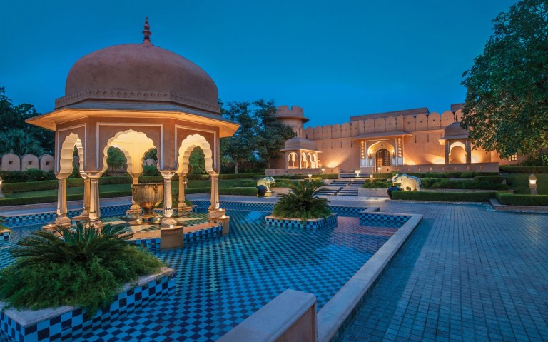 201501-w-worlds-most-romantic-hotels-oberoi-rajvilas