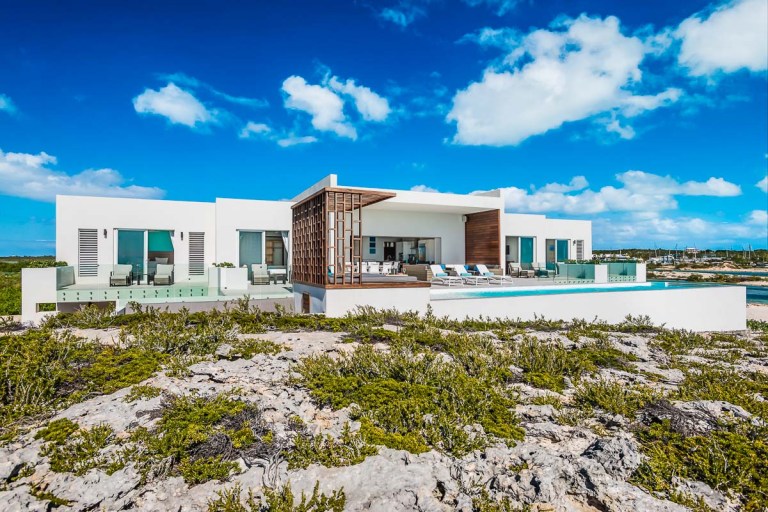 TurksAndCaicos_TipOfTheTail_02