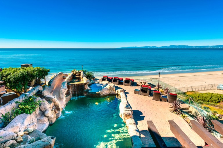 California_RedondoBeachLuxury_01