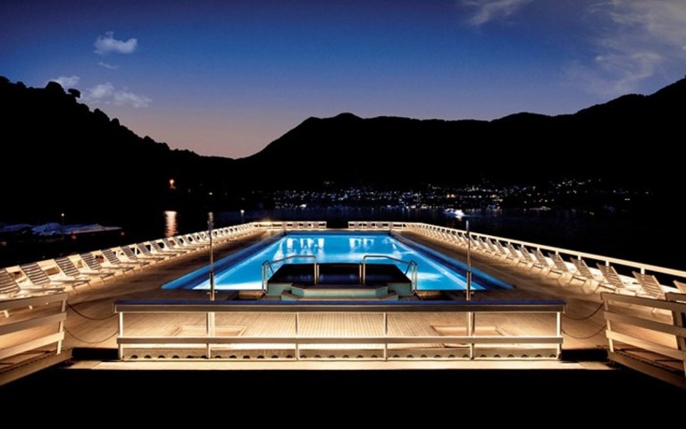 lw2112_48691838_720x450