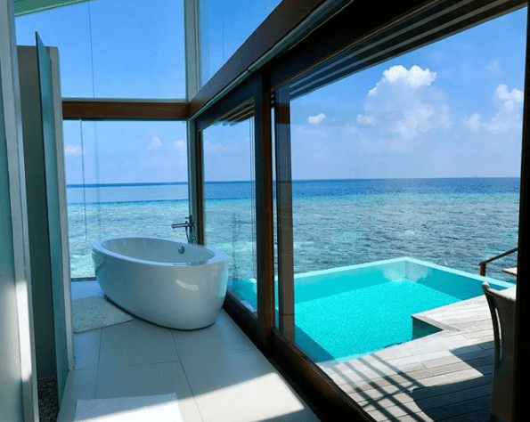 Χωρίς τίτλοεε